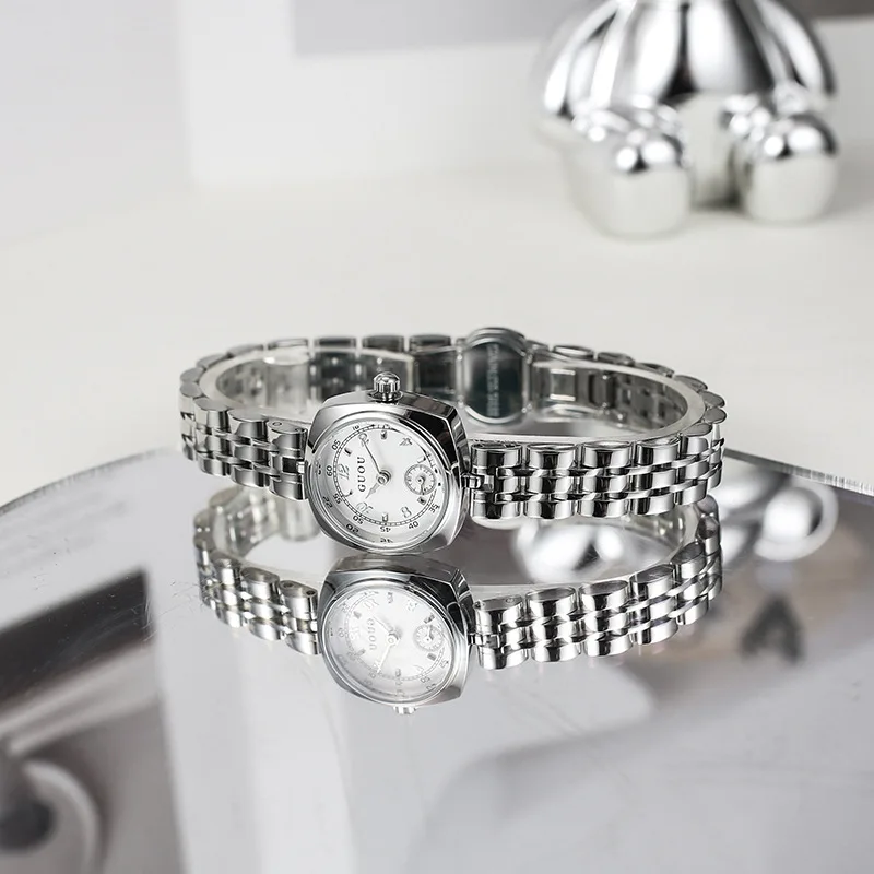 New Stainless Steel Strap WatchSmall And Delicate, With A Small Gold Dial And Square Case; A Fashionable Quartz Watch For Women.