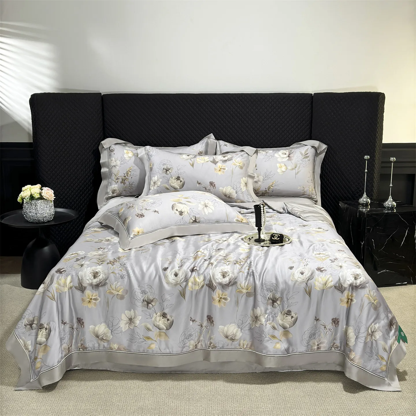 Summer Bedding Set 4Pcs, Floral Print Lyocell Cooling Comforter, Soft Silky Thin Quilt with Sheet & Pillowcases for Hot Weather