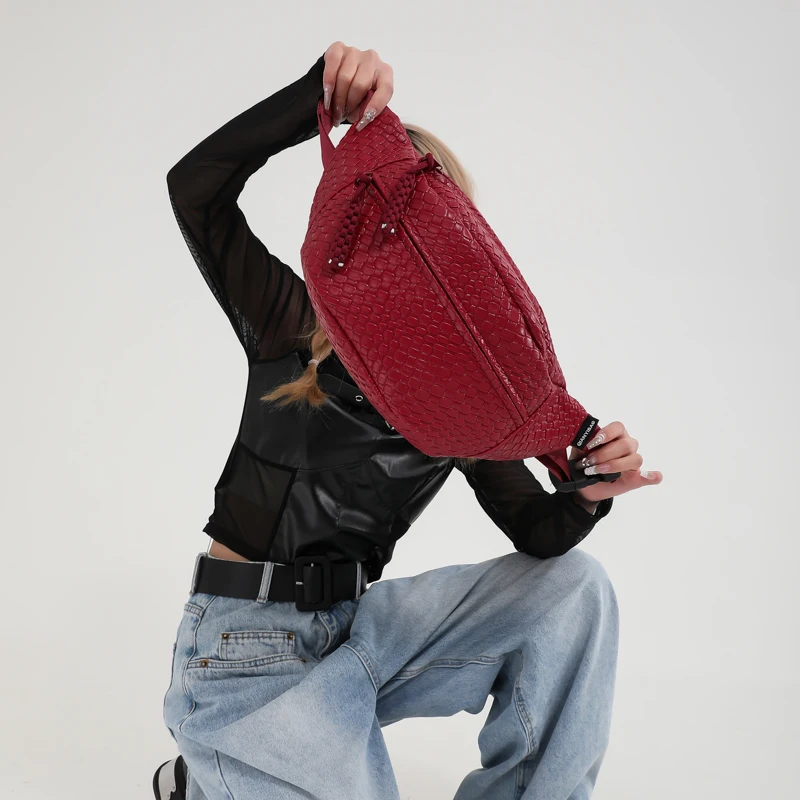 This Is a Super Fashion Chest Bag, There Are Irregular Lines, Suitable for Running and Mountain Climbing.