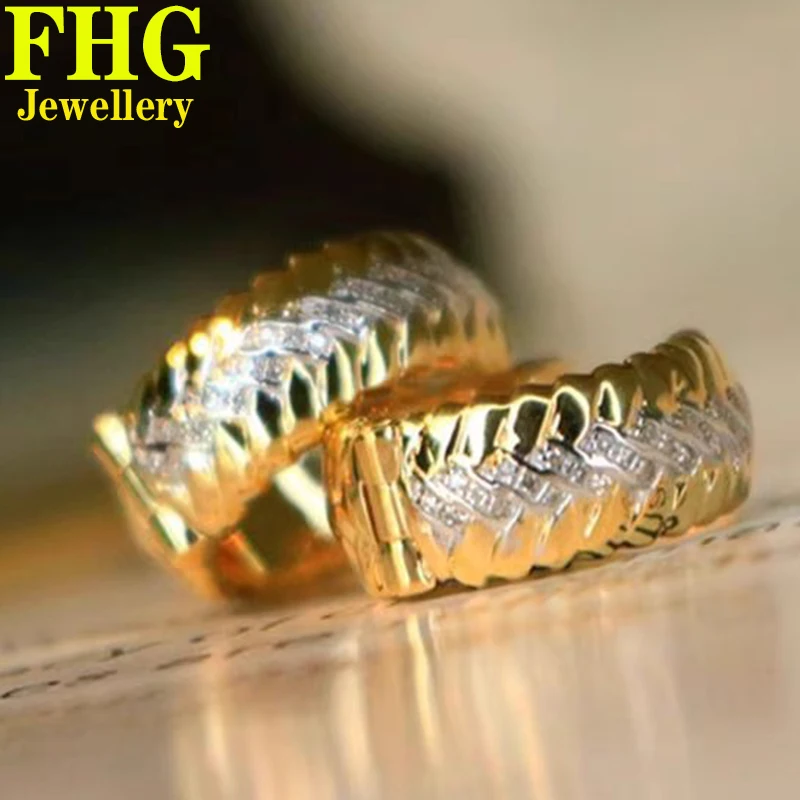 

Real Diamond 18K Au750 Yellow Gold Eearrings Real Diamond 0.12Carat Wedding Party Engagement Fashion