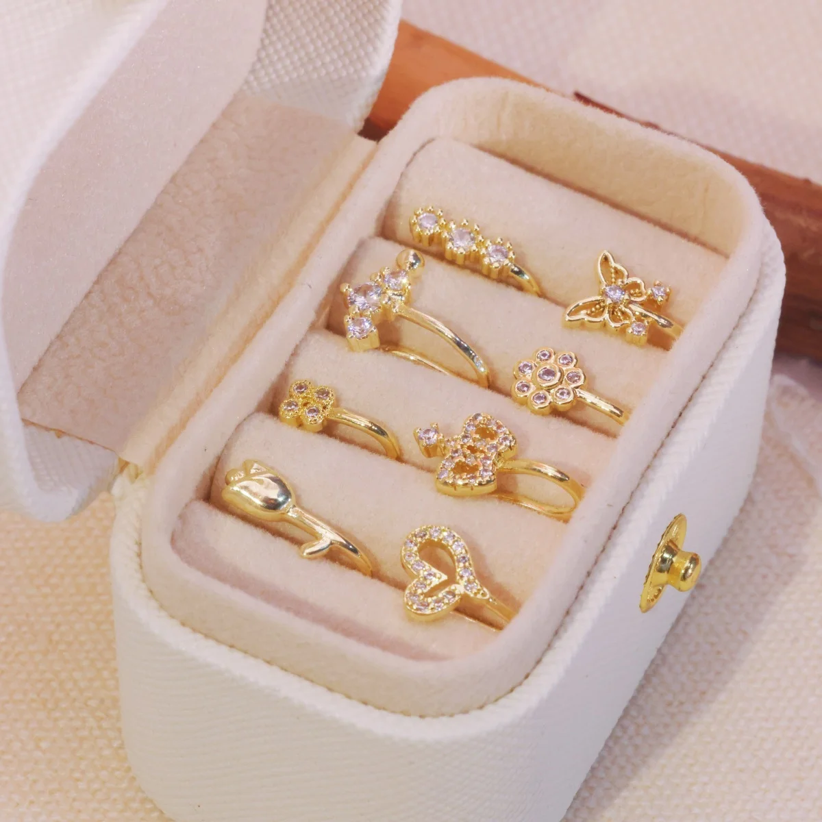 مجموعة صناديق هدايا بمشبك أنف من الزركون الاصطناعي على شكل فراشة على شكل قلب غير منتظمة مكونة من 8 قطع، بدون ثقب على الطراز القديم الأنيق