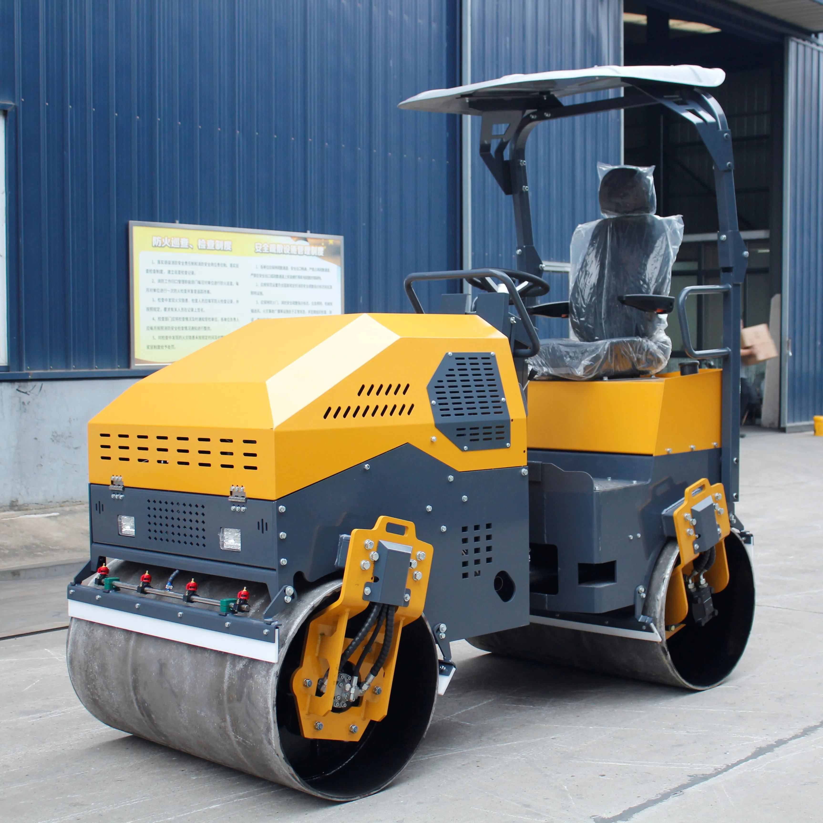 

Low Price 1/2 /3 Ton Vibrating Compaction Vibratory Rolller Machine Asphalt Ride on Mini Compactor Road Roller