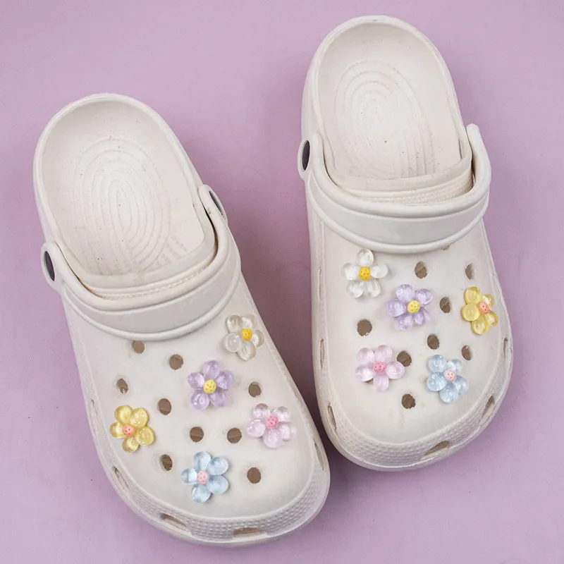 Dijes de diseño de 5 pétalos de flores para niños y mujeres, abalorios brillantes para zapatos, decoración para niños, regalos para niñas, 10