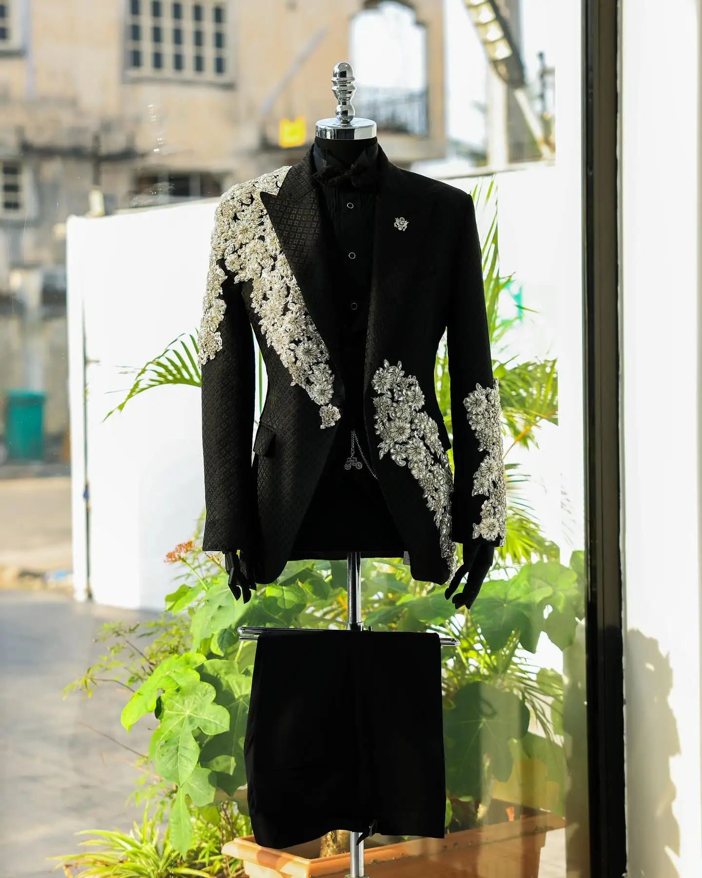 

Luxury Black Men Suits 2 Piece Crystals Blazer+Pant Business Prom Wedding Tuxedo Coat Customized Formal Office Jacket Trousers