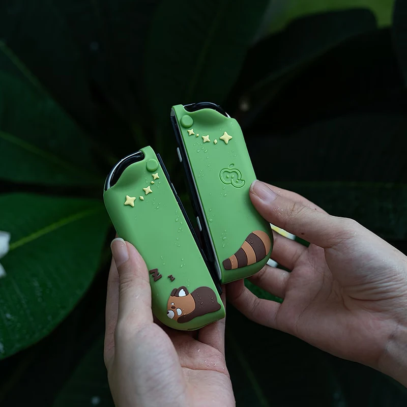 Urocze silikonowe etui ochronne i osłonki Joy-Con do Nintendo Switch 2/OLED z 1 parą personalizowanych nakładek na analogi w kształcie uroczej pandy rudziej. — zdjęcie produktu 6