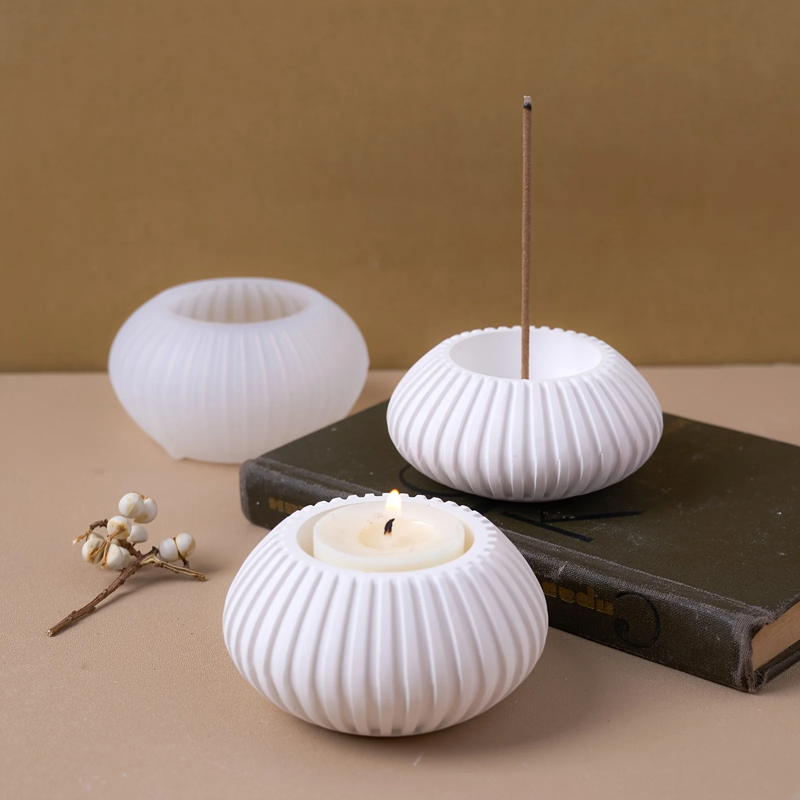 Set aus 3 ovalen Silikonformen, geeignet für Resin-Gießen und Kerzenherstellung, zum Erstellen Ihrer eigenen gestreiften Blumenvase und Kerzenplatte. – Detail 8