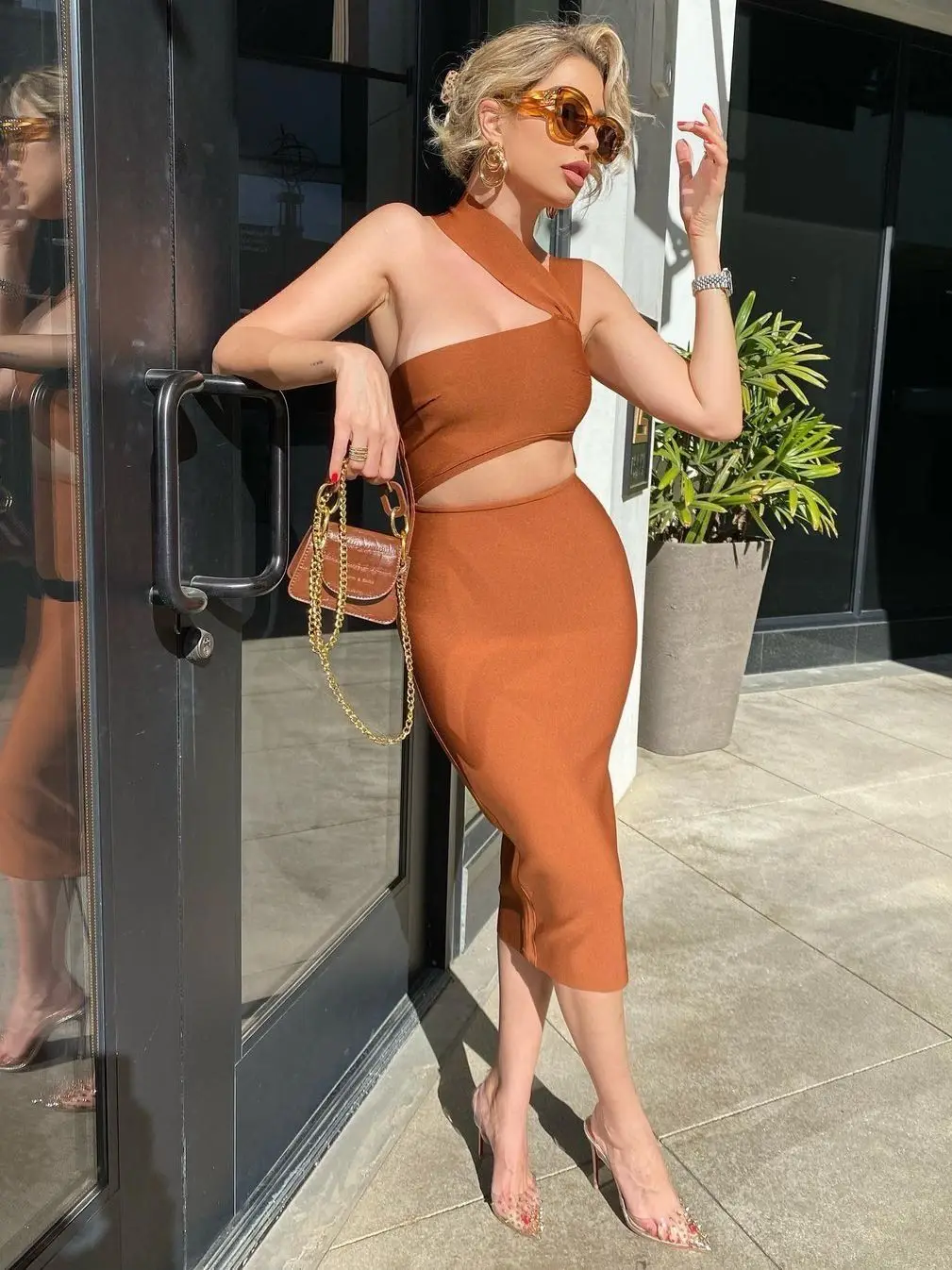 ปาร์ตี้ตัดออกBodycon Hollow Zipper Vestidos XLเซ็กซี่ฤดูใบไม้ผลิหนึ่งไหล่Halter BANDAGEชุดราตรีสีน้ําตาล 2025 ผู้หญิง