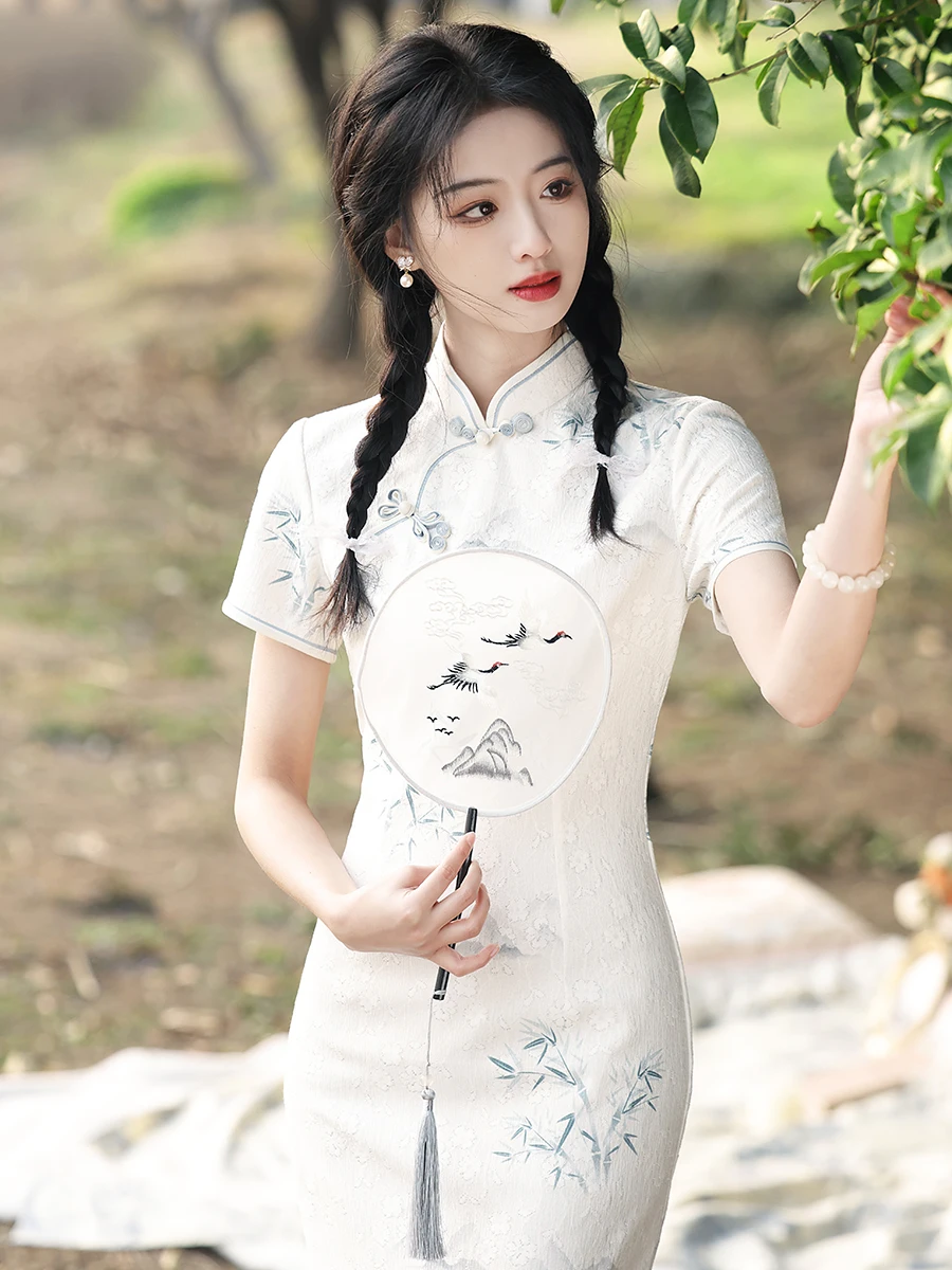 

Белое ципао в молодежном стиле: красивое платье с сине-белым фарфоровым принтом, элегантное летнее новое поступление для молодых девушек, китайская мода