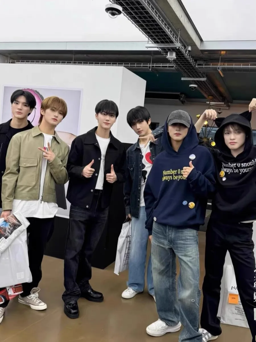 Wystawa fotograficzna Ro Yongmin, 2. edycja, bluza z kapturem z napisem ort Sve Ear, styl uliczny, bawełniana bluza dresowa