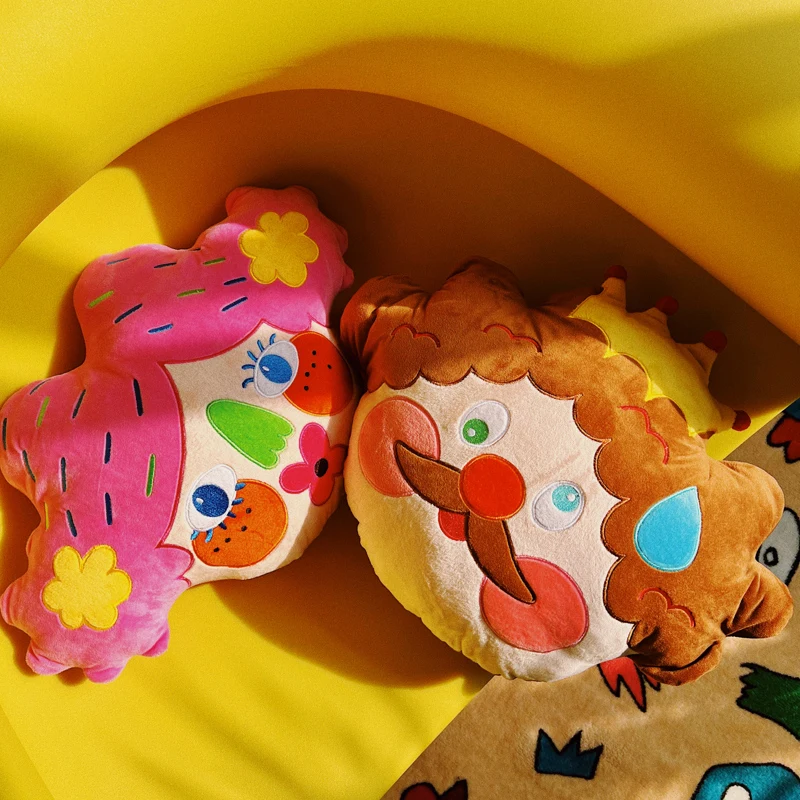 Nouveau Uodycoco roi Dudu fille oreiller Kawaii dessin animé en peluche oreiller pour salon canapé cadeau d'anniversaire en peluche jouet