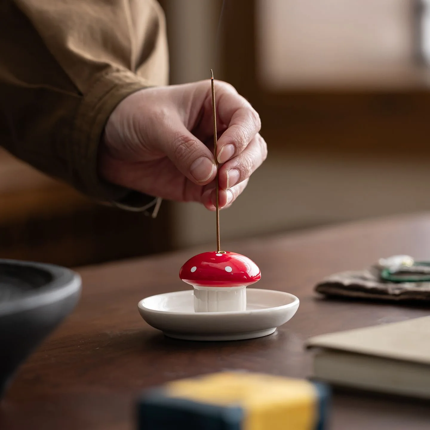 Ceramic Incense Holder Mini Stick Incense Burner Mushroom With Ash Tray Home Tea Table Aromatherapy Desktop Decor Craft Gift