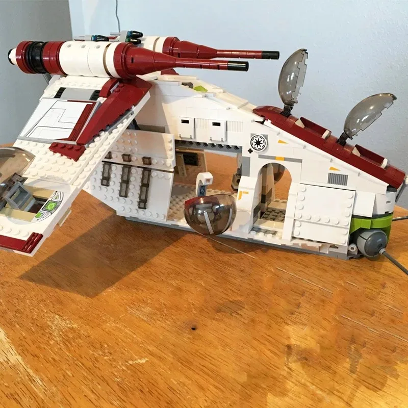 Miniso Disney Star Wars 1228pcs Plan Republic Dropship Gunship Building Blocks Bricks 75021 Toys For Children Birthday Gift