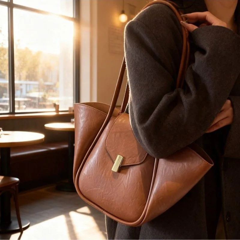 

Elegant Minimalist Diaper Bag For Women Crossbody Handbag Luxury Leather Tote Large Capacity Designer Letter Logo Casual