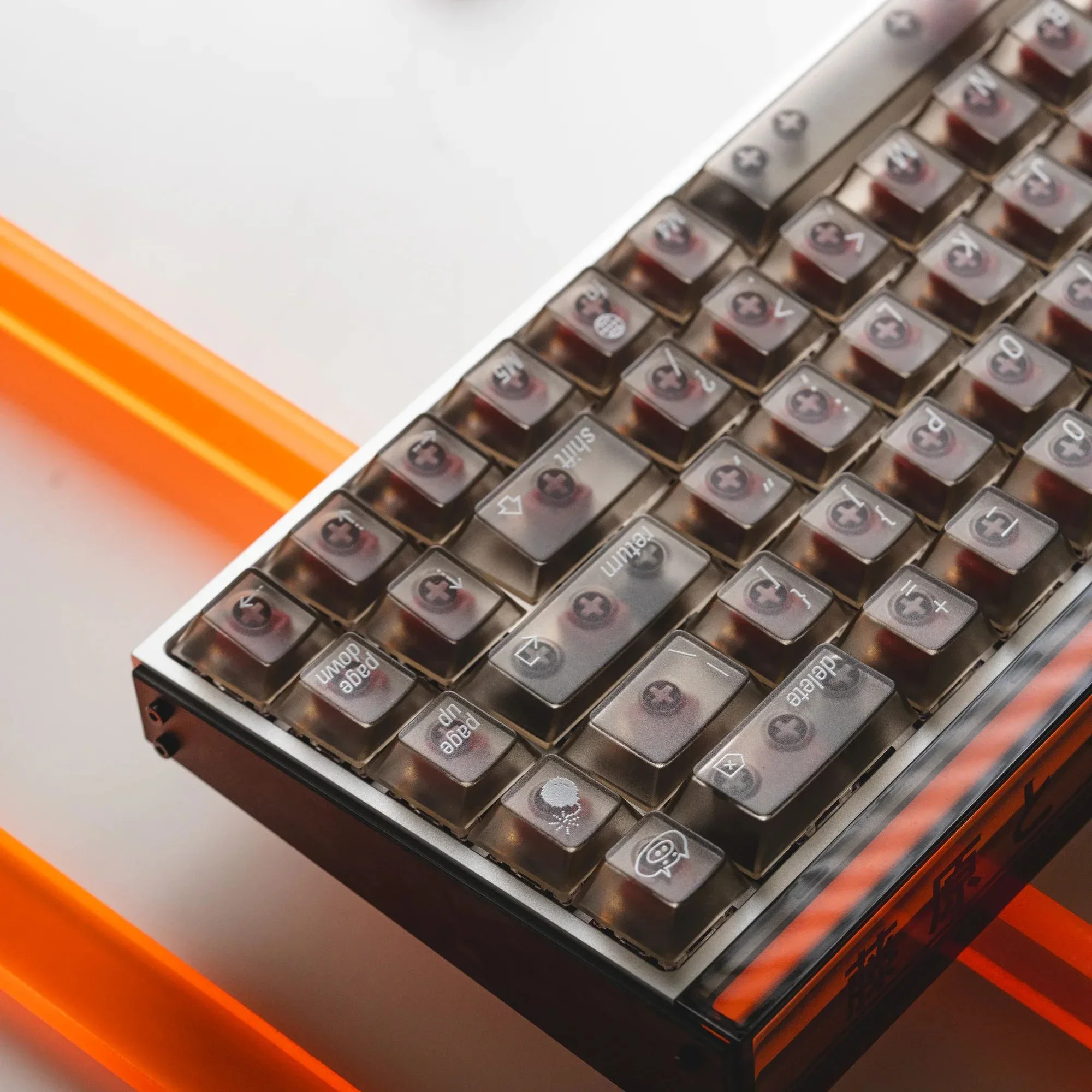 Copritasti trasparenti in cenere affumicate