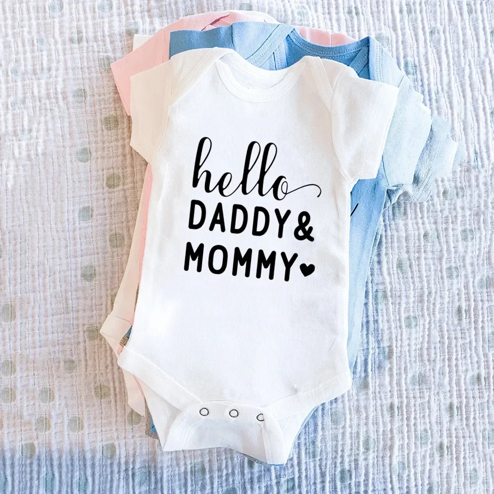Hello Daddy Mommy Neugeborenen-Babybody aus Reiner Baumwolle Kurzarm Sommer-Strampler Niedlicher Baby-Einteiler