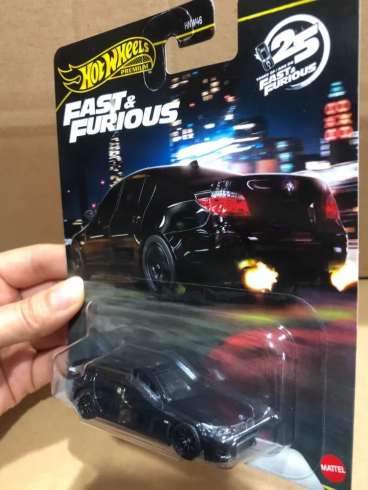 Hot Wheels Original Premium 25th Anniversary Challenger Type-R, Auto de Colección a Escala 1:64, Accesorio para Vehículo, Regalo Navideño para Niños