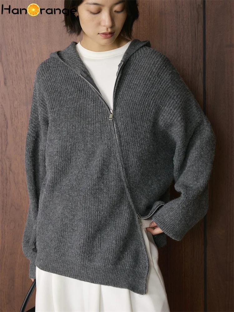 

HanOrange 2025 Winter Simple Design with Diagonal Zipper Hooded Sweater Women Silhouette Loose Comfortable Top White/Dark Gray