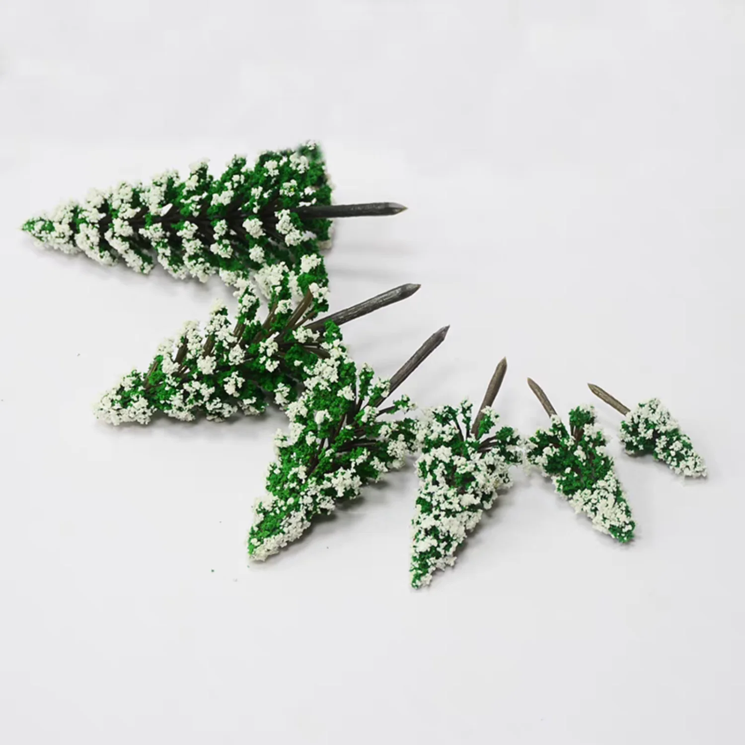 زينة عيد الميلاد 6 أحجام من أشجار صنوبر الثلج الصغيرة وأشجار المناظر الطبيعية لزينة عيد الميلاد وحلي الشتاء والحرف اليدوية للمنزل