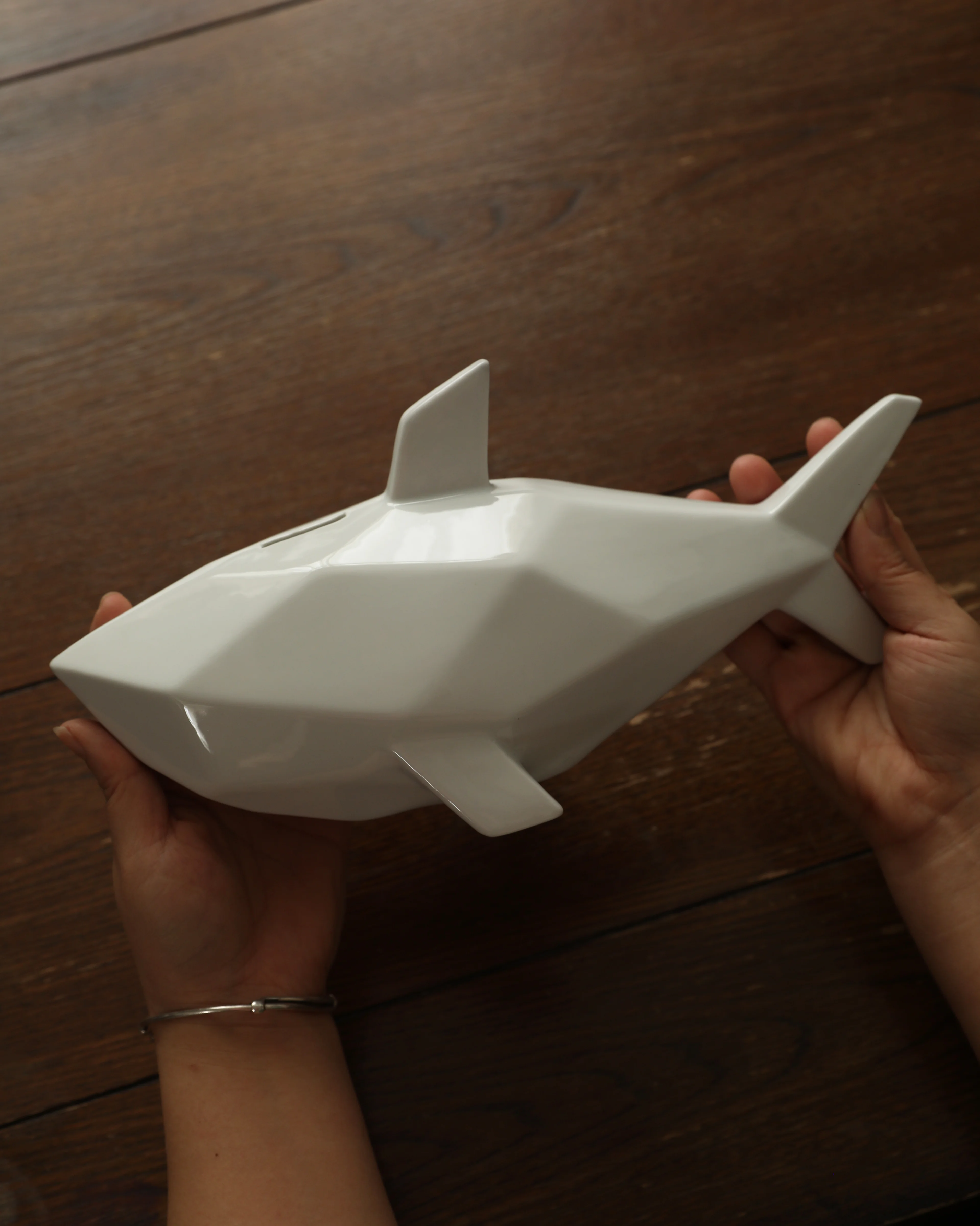 Sharp Three-Dimensional Shark Ceramic Piggy Bank for Kids, Piggy Bank, Coin Bank, Safe, Home Decor