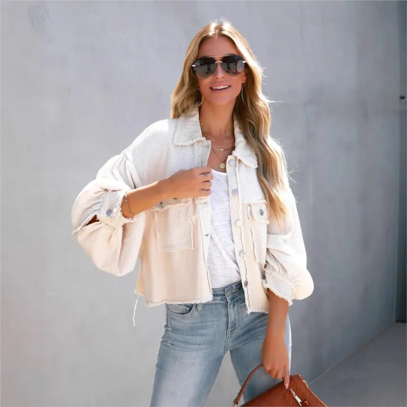 Modische Revers-Patchwork-Denim-Taschenjacke mit sieben Viertelärmeln für Damen im Frühling und Herbst, personalisierter und vielseitiger Mantel