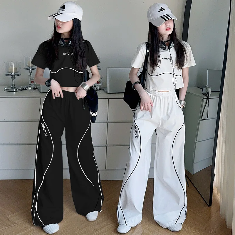 

Летний комплект для девочек-подростков, крутая уличная одежда для девочек, 2025 г., повседневная спортивная футболка с короткими рукавами + широкие брюки, спортивная одежда из 2 предметов для маленьких детей