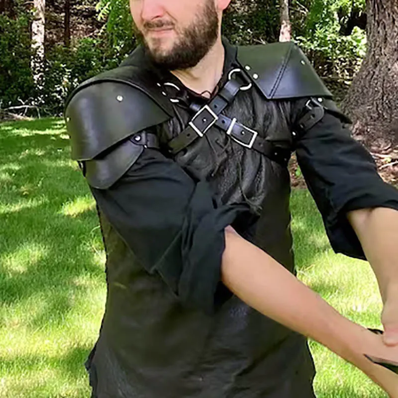 

Retro-Style Samurai Leather Two-Tone Shoulder-High Waistcoat with Shoulder Pads Party Cosplay Photography Prop