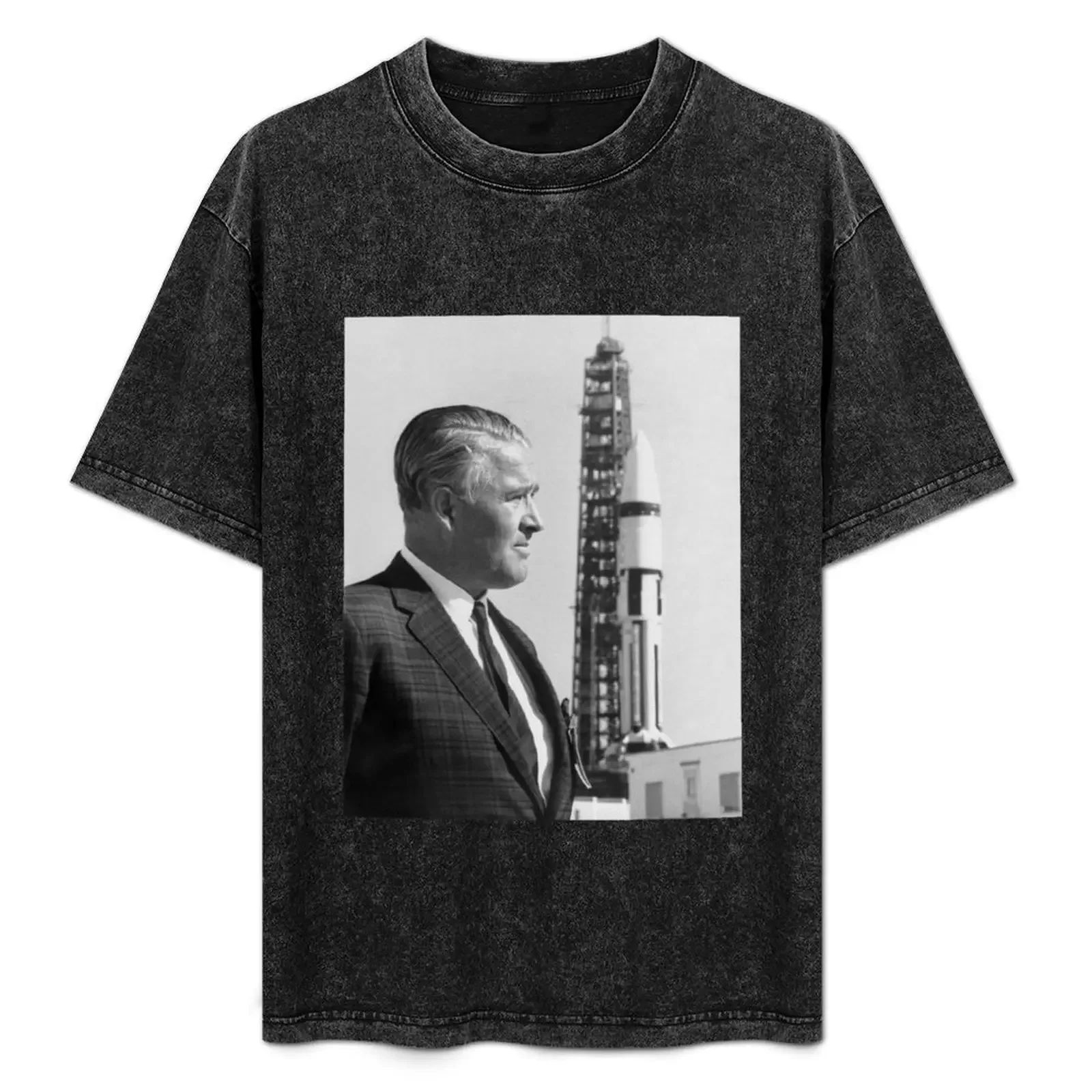 

Wernher von Braun at Kennedy Space Center - 1968 T-Shirt custom shirt plus size tops new edition men t shirt