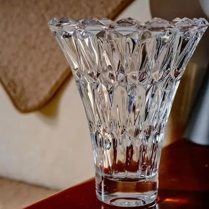 vase-a-fleurs-en-verre-cristal-moderne-et-minimaliste-–-articles-decoratifs-de-luxe-pour-salon-sensation-rafraichissante-et-petite-touche-de-fraicheur