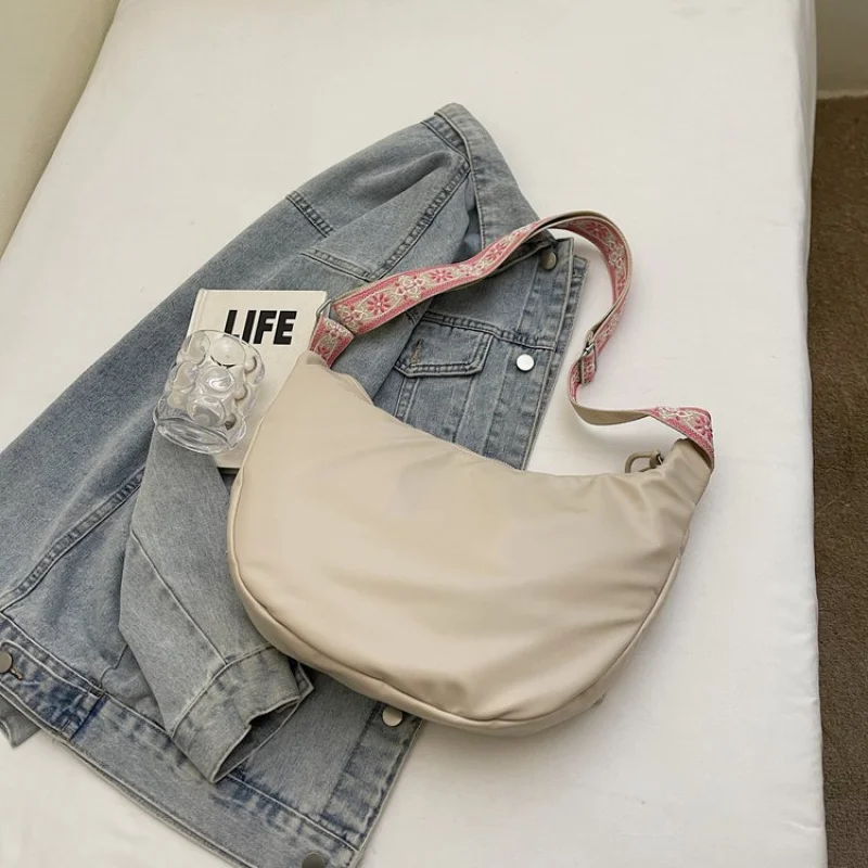 

Parisian Inspired Lock Bag For Ladies With Signature Hardware And High Quality Pebbled Leather