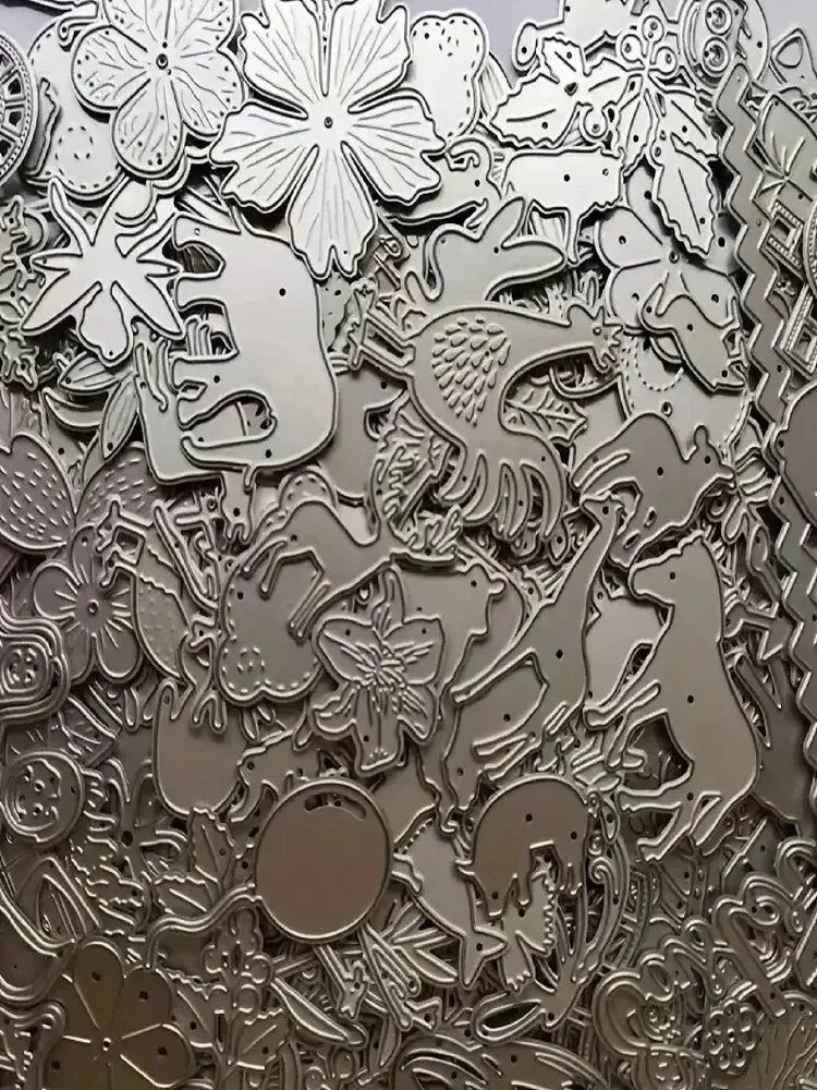 2024 Nieuwe Mystery Box Willekeurig Geselecteerde Gelukszakken Kleine Dieren Bladeren Letters Bloem Metalen Stansmessen voor Scrapbook stencils - afbeelding 2