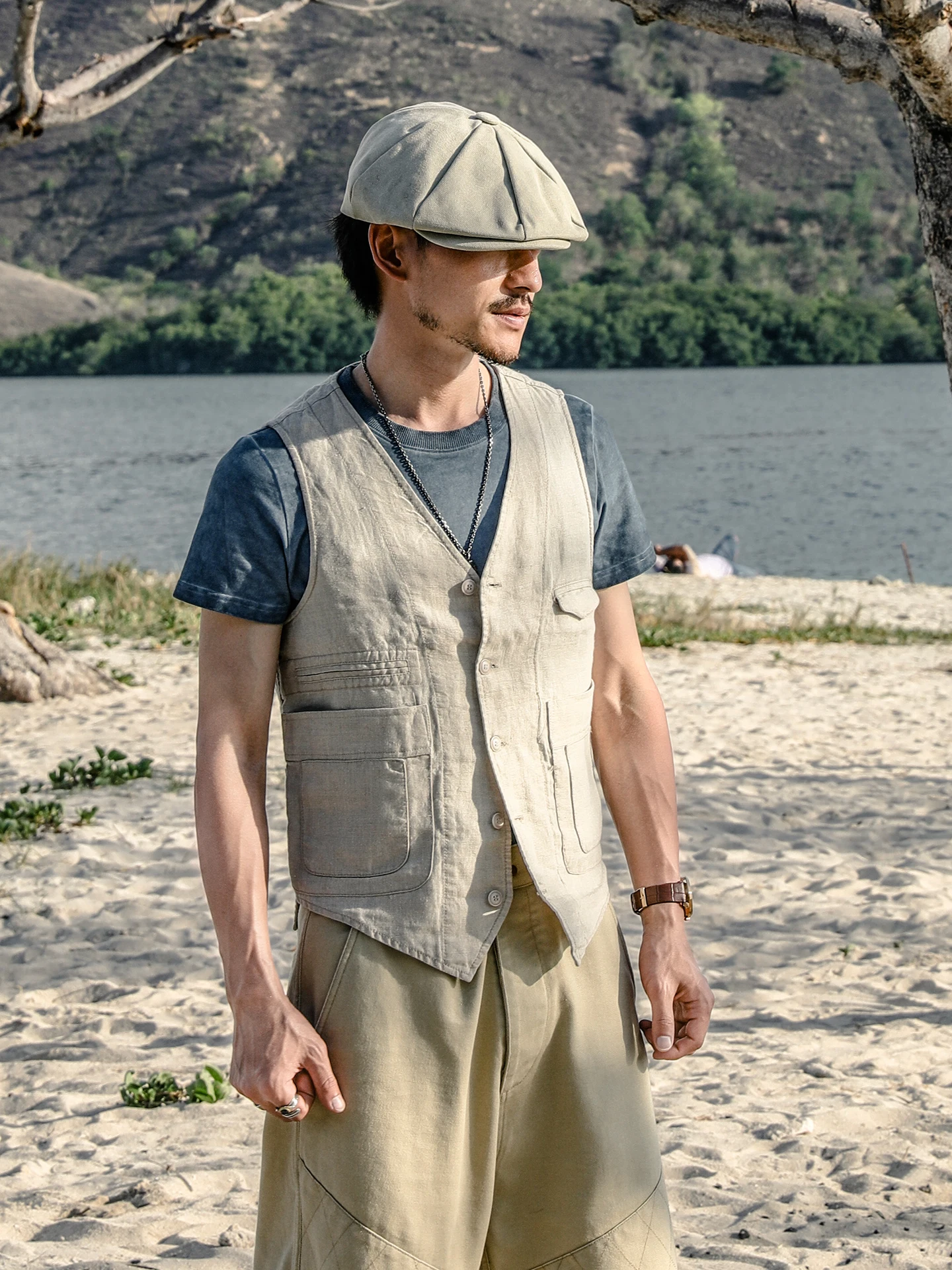 

Retro Cotton Workwear Vest Men's Casual V-Neck Multi-Pocket Worn-In Style Standard Fit Outerwear Zipper Closure Color