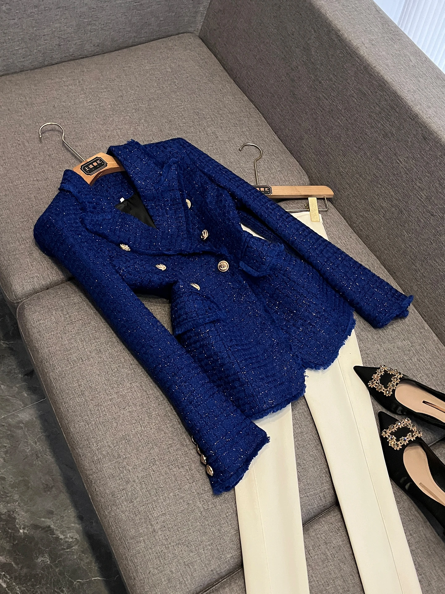 

Весна 2026: Приталенный темно-синий пиджак с длинными рукавами и бахромой для деловых встреч, женская модная верхняя одежда B03