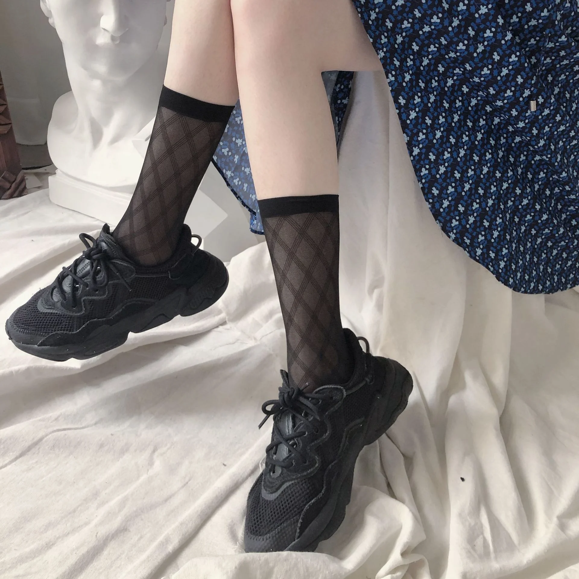 

Summer New Classic Women Socks Dark Pattern Mesh Calf Sock The Same Check Pattern White and Black Socks Calcetines Mujer Sokken