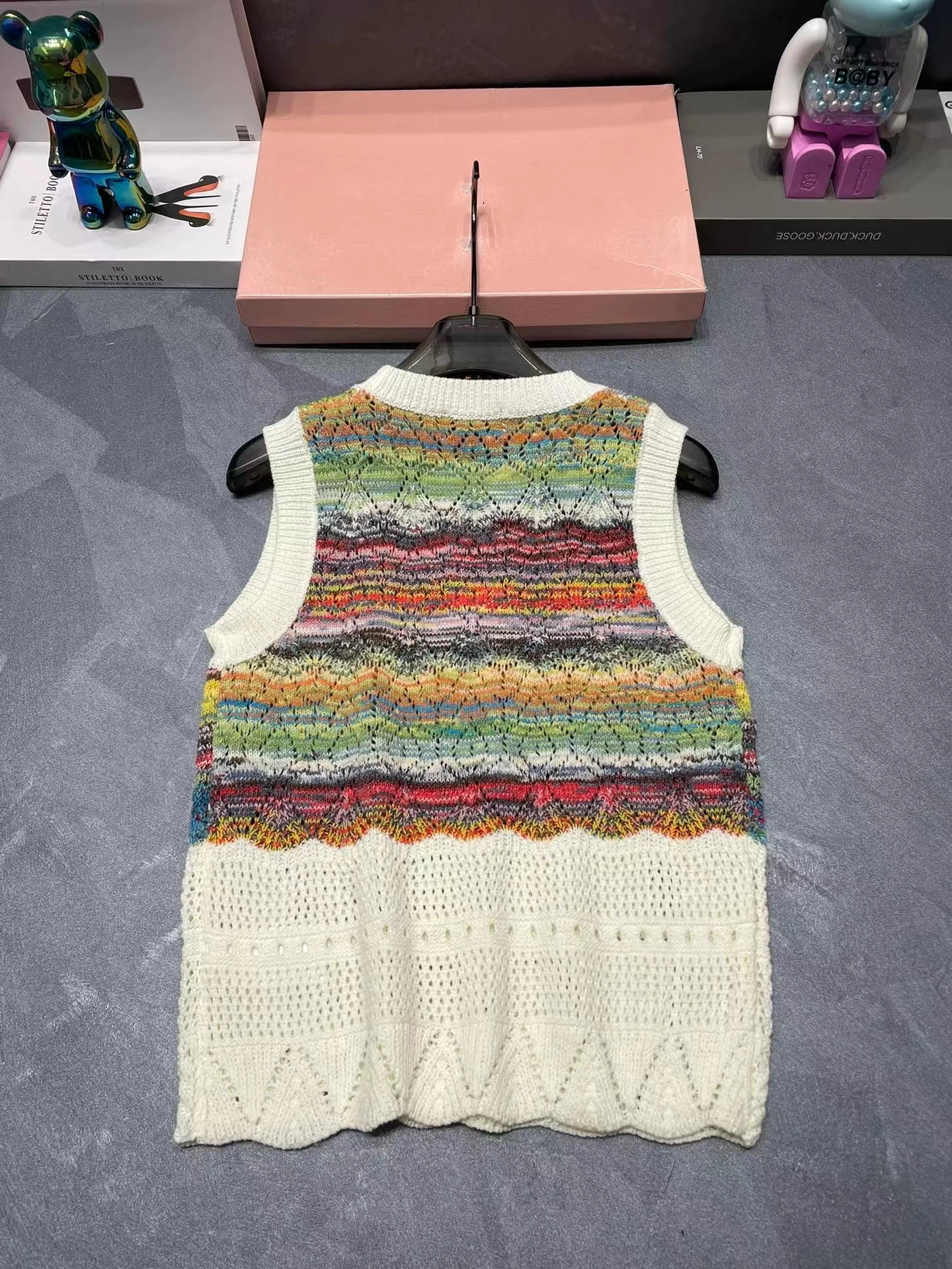 

High quality new colored hollow knitted vest