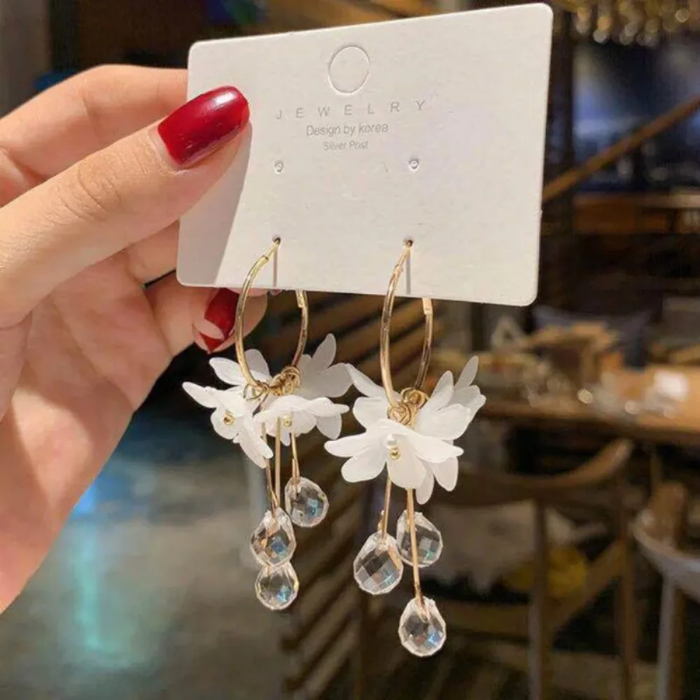 Cute Fashion White Acrylic Crystal Flower Pendant Earrings for Women Sweet Korean Tassel Drop Earrings Wedding Jewelry Gifts