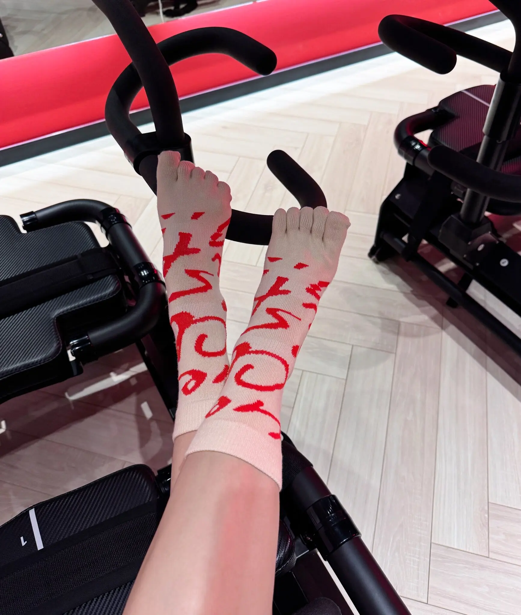 

Summer Five-Toe Yoga Socks - Non-Slip Pilates Socks with Grips for Women, Medium Tube Length for Gym & Indoor Fitness