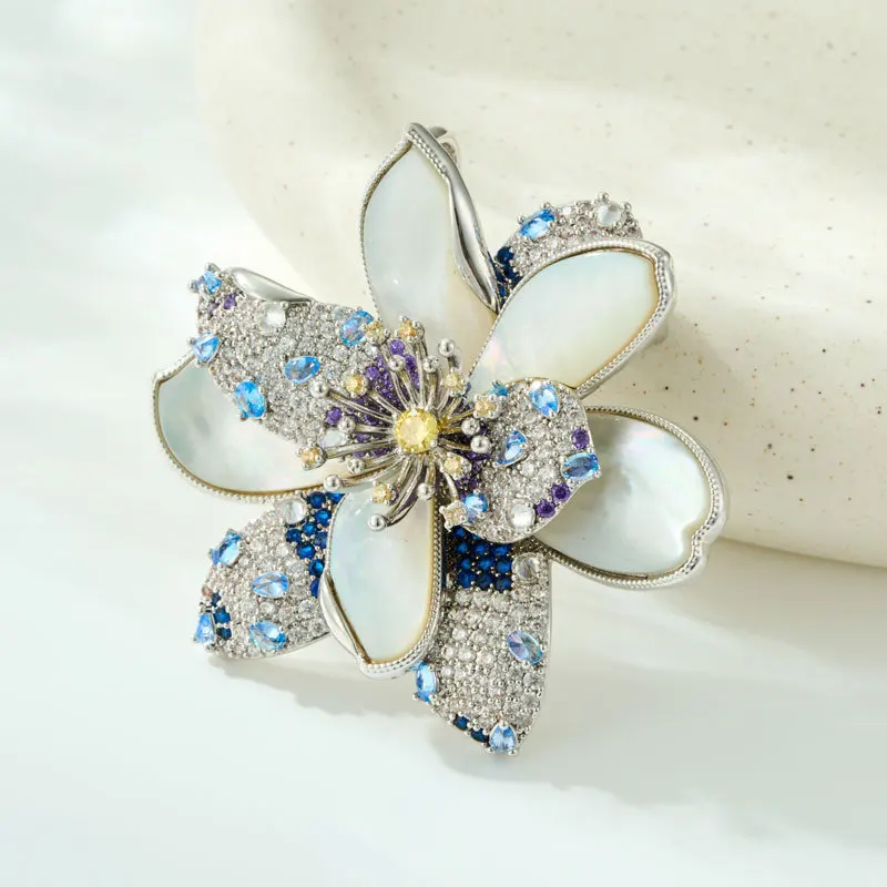 

Luxury Fashion Floral Brooch Accessories for Women Exquisite Rhinestone High-end Clothing Vintage Corsage Party Banquet Pin
