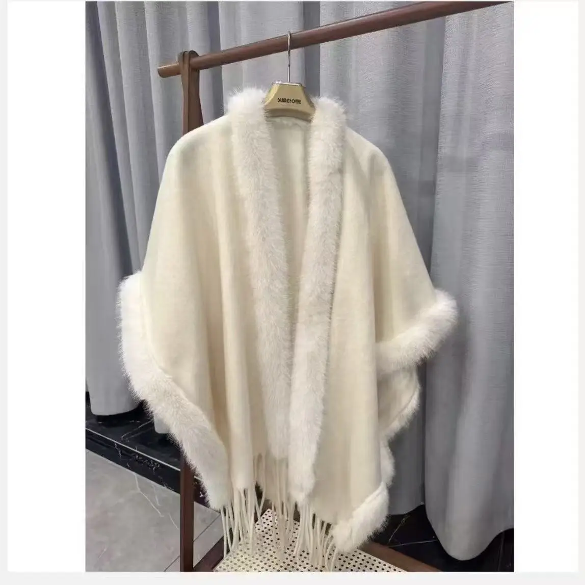 

2025 New Chinese Style Plush Collar Cloak Women Autumn Winter Thicken Double-sided Velvet Shawl Vintage Cheongsam Match Cape