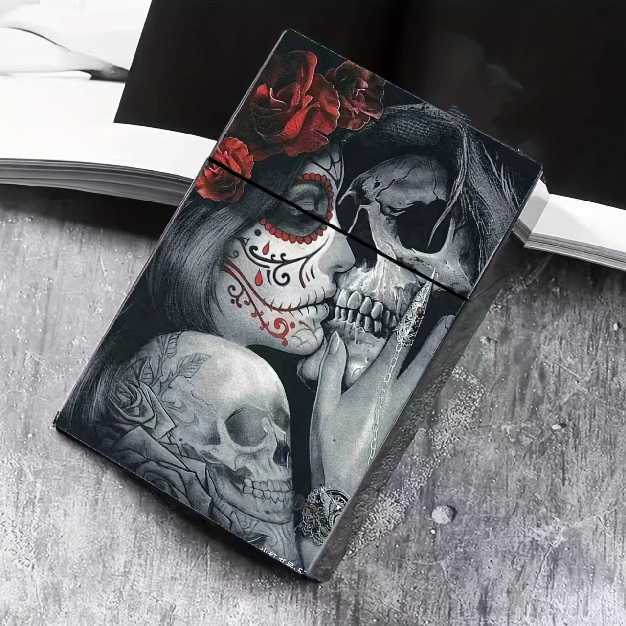 

Stylish plastic cigarette case with 20 large cigarette cases, unique skull design