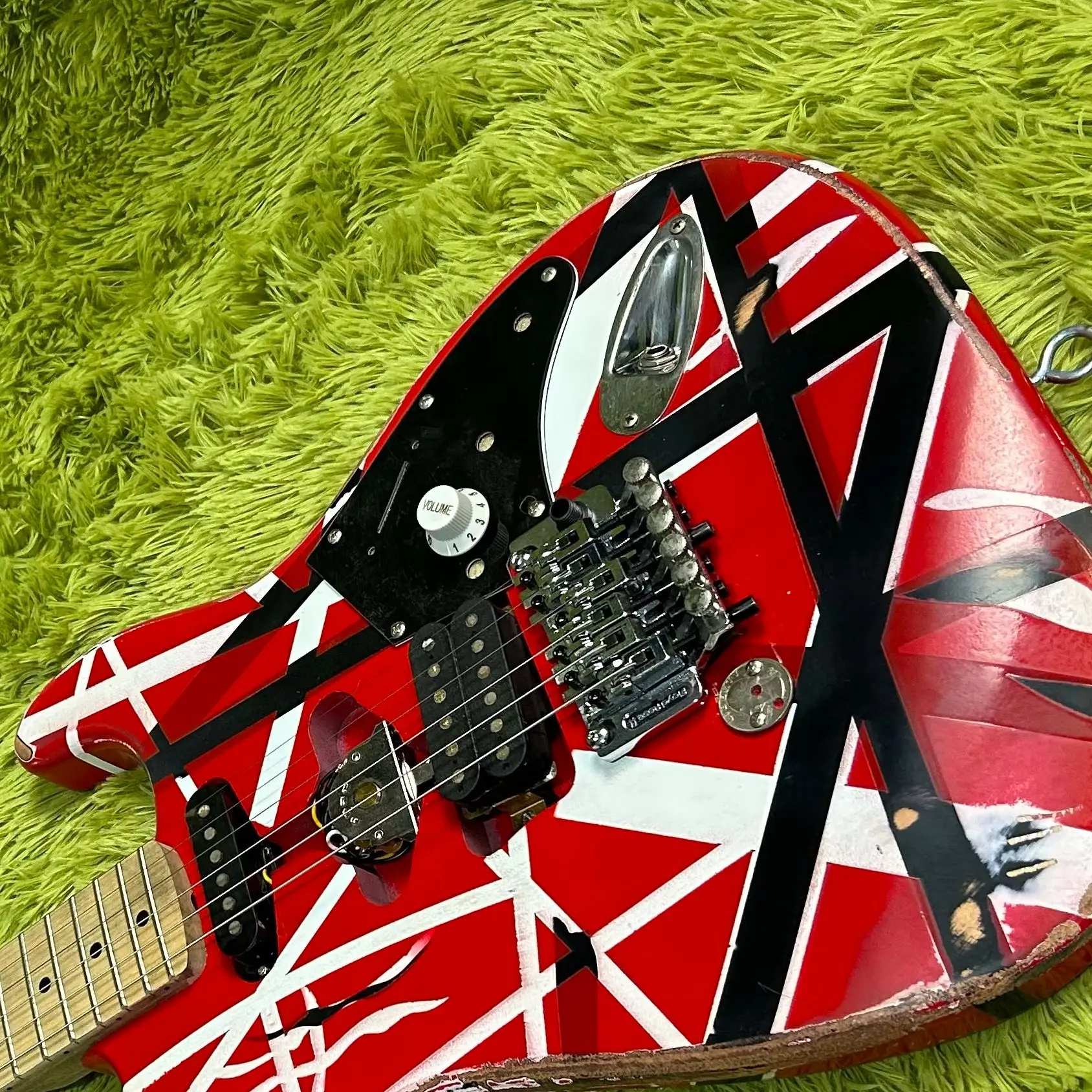 Aged Electric Guitar Alder Body Maple Fretboard Floyd Rose Tremolo Bridge