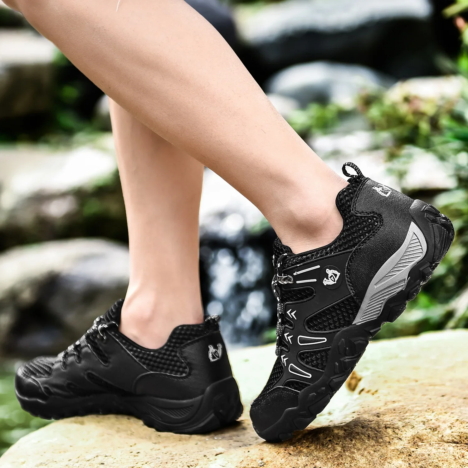 Hot Sale Super Light Casual Shoes Men Summer Breathable Sport Shoes Jogging Soft Comfortable Mesh Sneakers Black Footwear Male