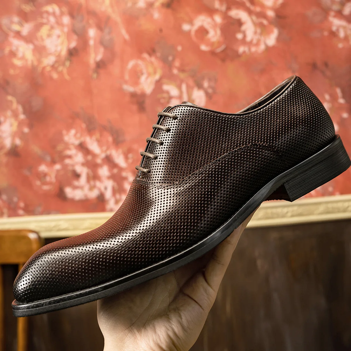 Fashion Comfortable Genuine Hole Leather Lace-Up Pointed Toe Flat Man Casual Classic Formal Dress Wedding Male Shoes