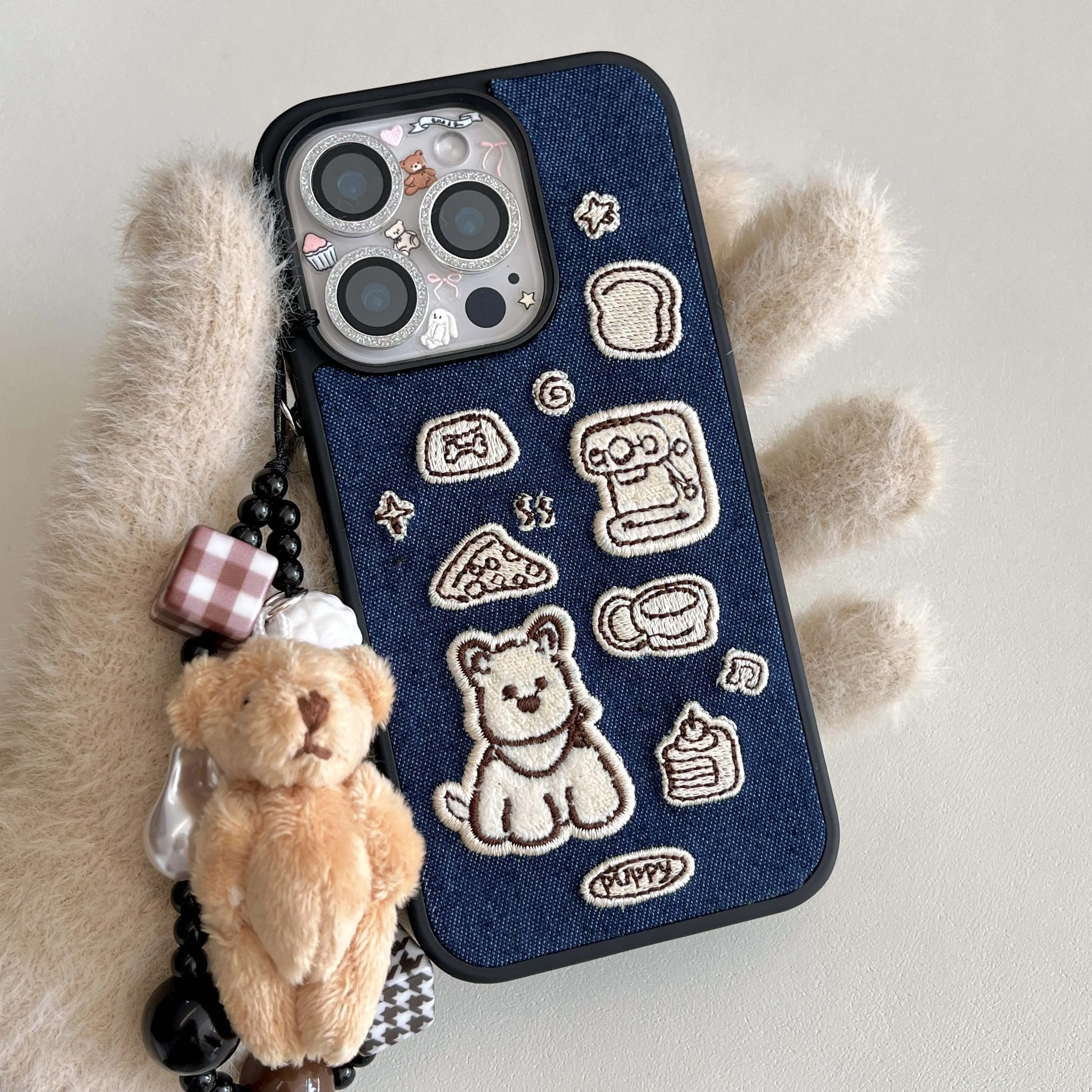 Ins 3d pelúcia cão filhote de cachorro pingente pulseira bonito dos desenhos animados animal caso de telefone para iphone 17 13 14 15 pro max 16 promax capa