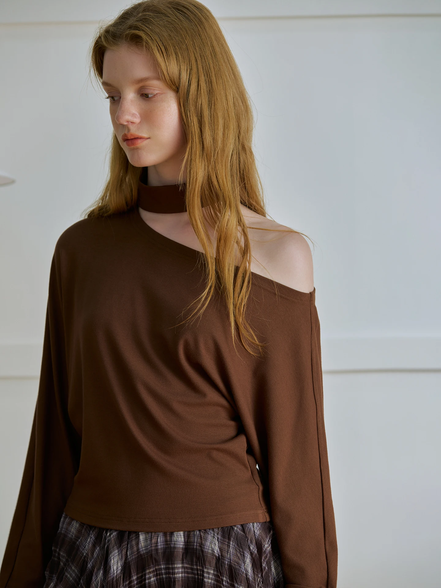 

Сексуальный асимметричный топ с открытым плечом и длинным рукавом для женщин, осенняя новинка, укороченный, однотонный, влагоотводящий