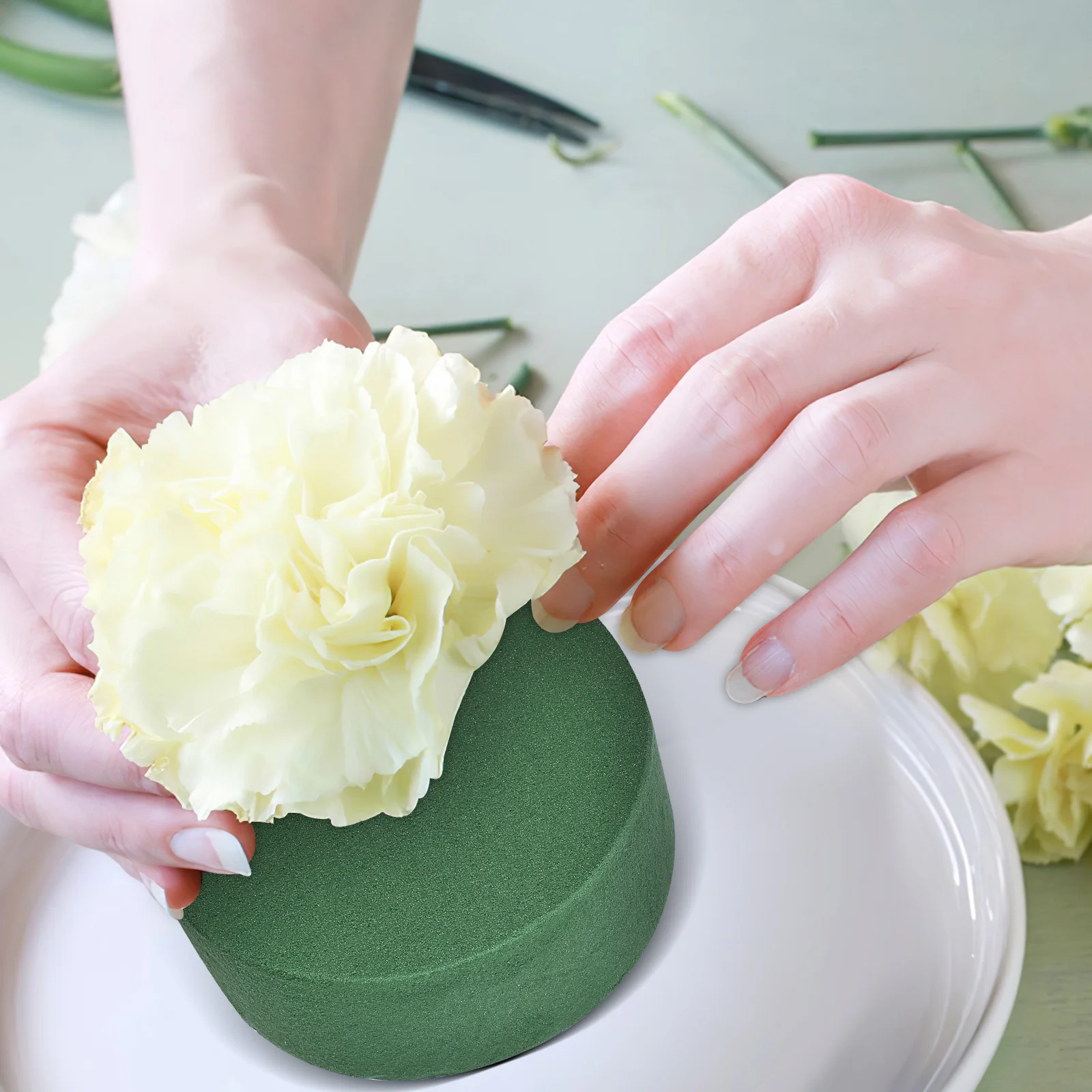 

4Pcs Round Floral Foam Blocks Dried Flower Mud High Water Retention for Flower Arrangements Florist Foam Craft Decoration