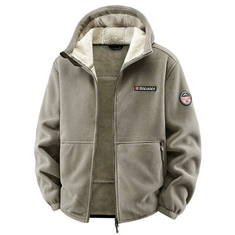 Męska kurtka sportowa z kapturem, ocieplana polarem, wiatroodporna softshell, wewnętrzna warstwa polaru, zapinana na zamek i z kieszeniami.