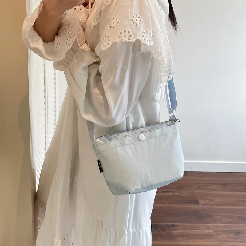 

Lightweight Nylon Messenger Bag Women's Summer Walking Bag 2025 New Casual Simple Versatile Shoulder Bag