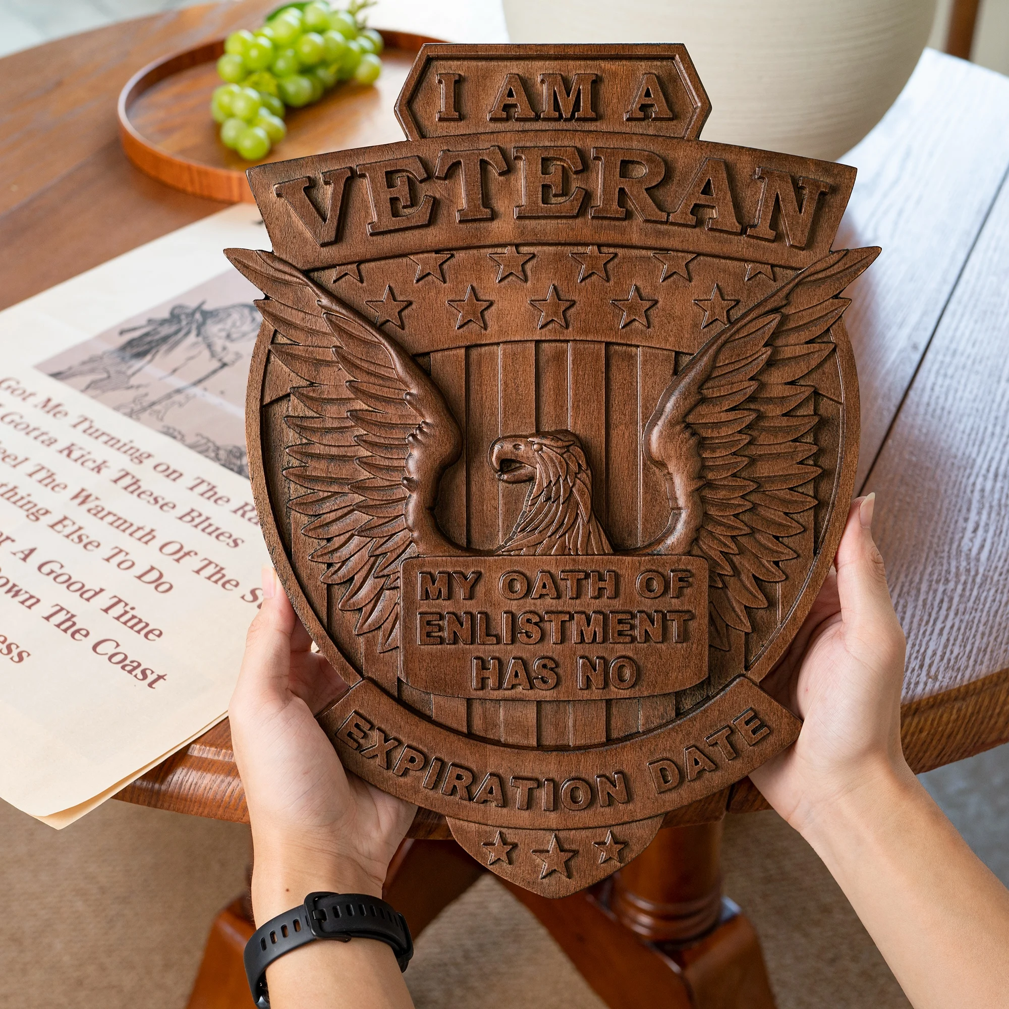 Hand‑Carved Patriotic Veteran Shield Wooden Plaque Eagle Star Relief Wall Art Veteran Oath Quote Home Office Man Cave Decoration