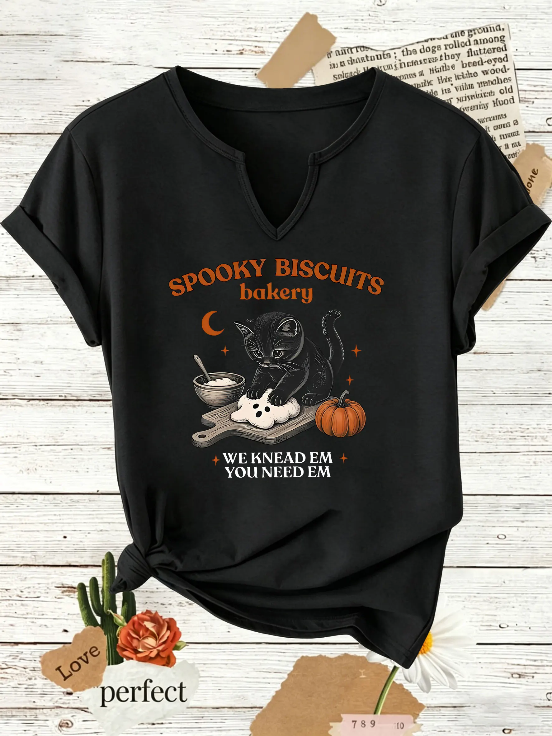 Damen-Sommer-T-Shirt mit V-Ausschnitt und kurzen Ärmeln, Spooky Biscuits Bakery Black Cat Baking Pumpkin Print, lässige T-Shirts für Damen – Detail 4