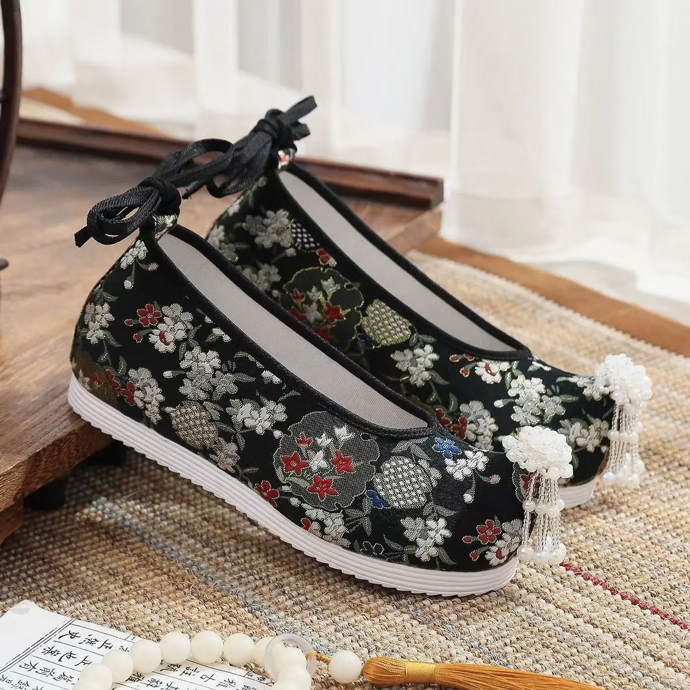 Women's Chinese Traditional Embroidered Shoes Flat Sole Shallow Lace Up Ethnic Style Retro Hanfu Shoe Tilt Toe Non Slip Bow Shoe